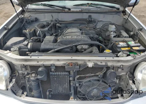 2002 Toyota Sequoia Sr5 z USA, uszkodzony, nr VIN 5TDBT44AX2S104635